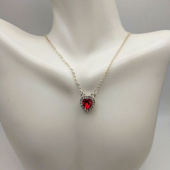 Blood crystal‎ red Crimson Scarlett heart gem necklace - Picture 1 of 2